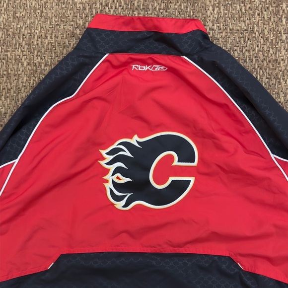 Vintage Calgary Flames NHL Reebok Era 1/4 Zip Pullover Jacket - Picture 2 of 15